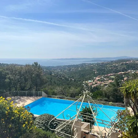 Vue Mer Panoramique De La Piscine Au Coeur De La Pinede Les Issambres Golf De Saint Tropez Roquebrune-sur-Argens
